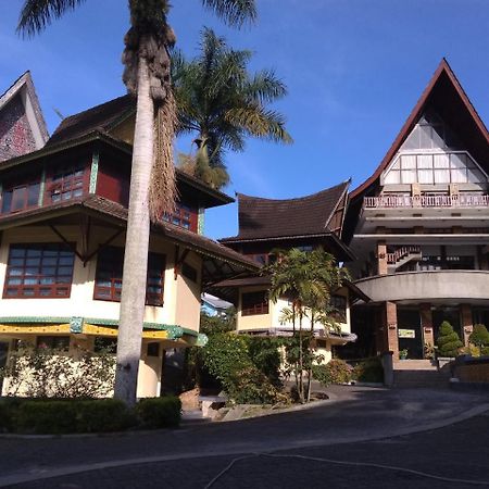 Sapadia Hotel And Cottage Parapat Esterno foto