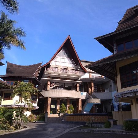 Sapadia Hotel And Cottage Parapat Esterno foto