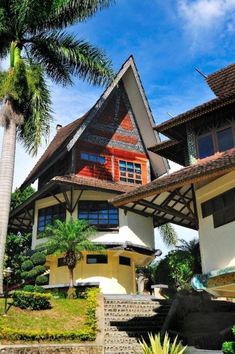 Sapadia Hotel And Cottage Parapat Esterno foto