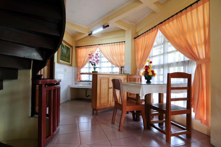 Sapadia Hotel And Cottage Parapat Esterno foto